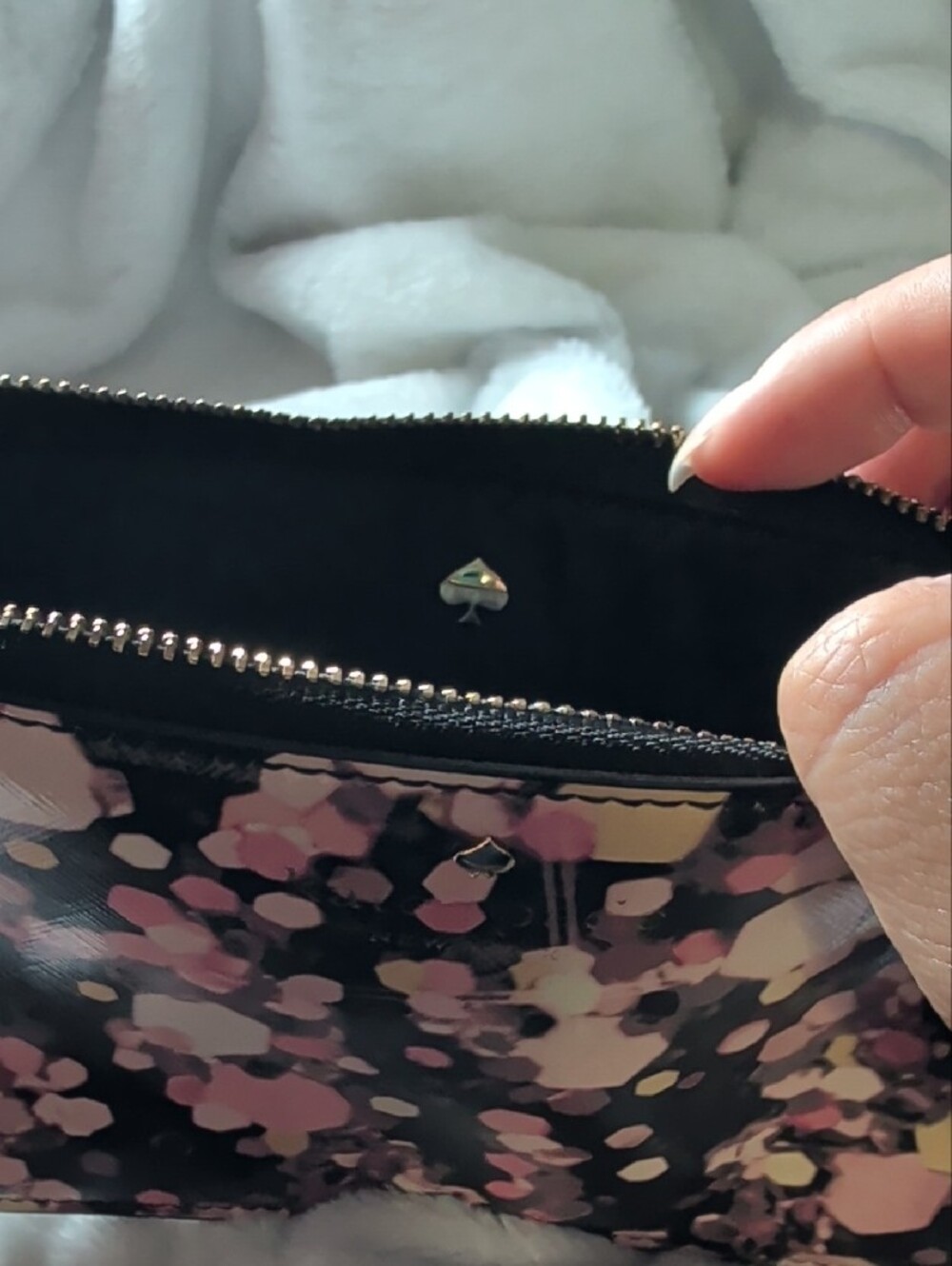 Kate Spade New York Grant Lane Slim Bee Wristlet - Picture 9 of 10
